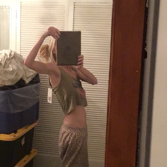 NEW! The Laundry Room Coors tank - Picture 9 of 9